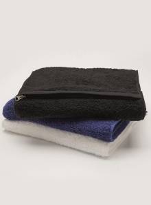 Ręcznik z praktyczną zapinaną kieszonką